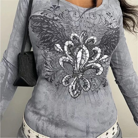 NWT Y2K Inspired Fleur De Lis Grunge Long Sleeve V Neck Shirt Graphic Top Small - Picture 3 of 9